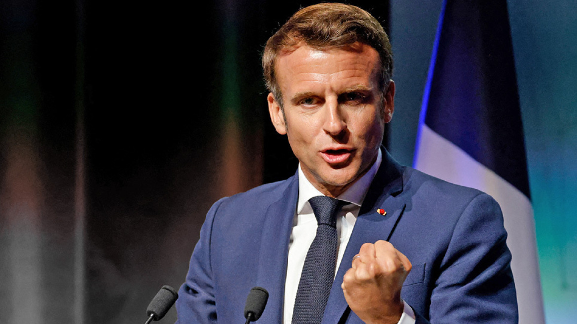 Ο Μακρόν επανεξετάζει τη στρατιωτική παρουσία της χώρας του στην Αφρική