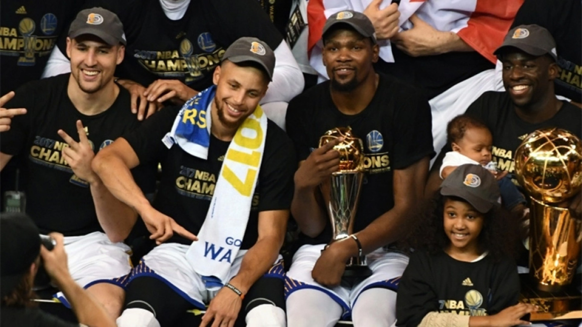 Κάρι: Παλεύει να πείσει τον Ντουράντ να επιστρέψει στους Γουόριορς