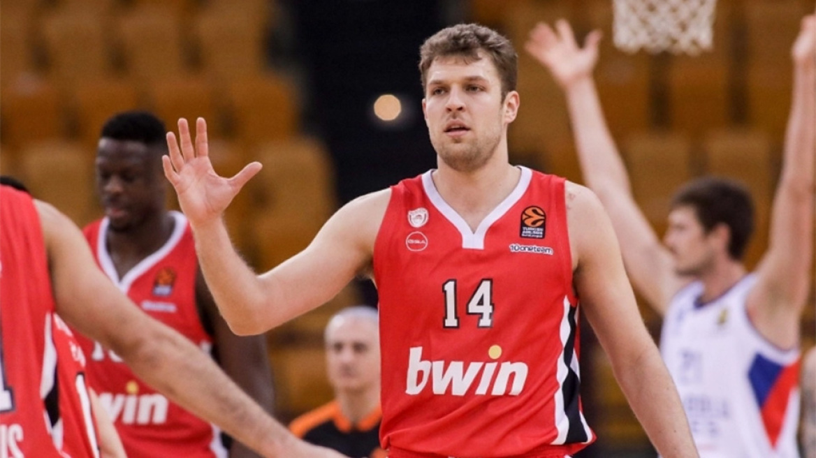 Σάσα Βεζένκοβ: Μένει στον Ολυμπιακό