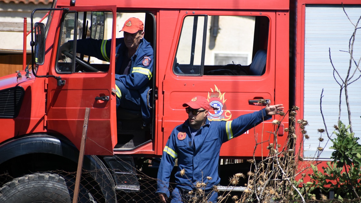Πύρινα μέτωπα σε Κύμη και Αχαΐα - Επιχειρούν ισχυρές πυροσβεστικές δυνάμεις