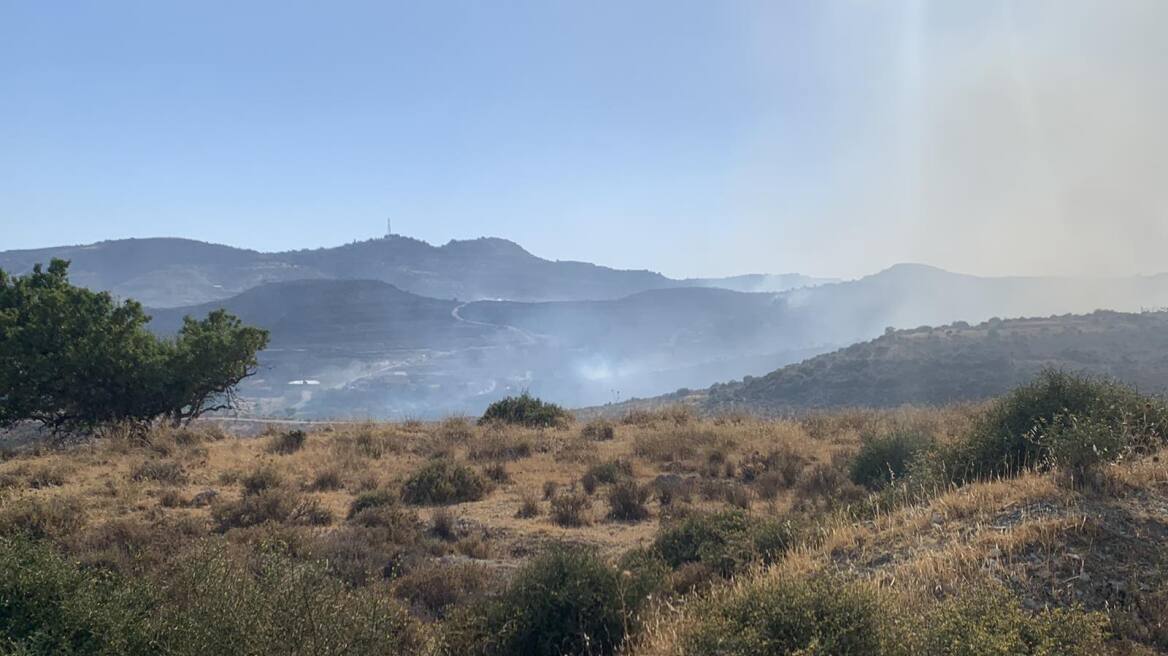 Μεγάλη πυρκαγιά στη Λεμεσό - Κάηκαν σπίτια