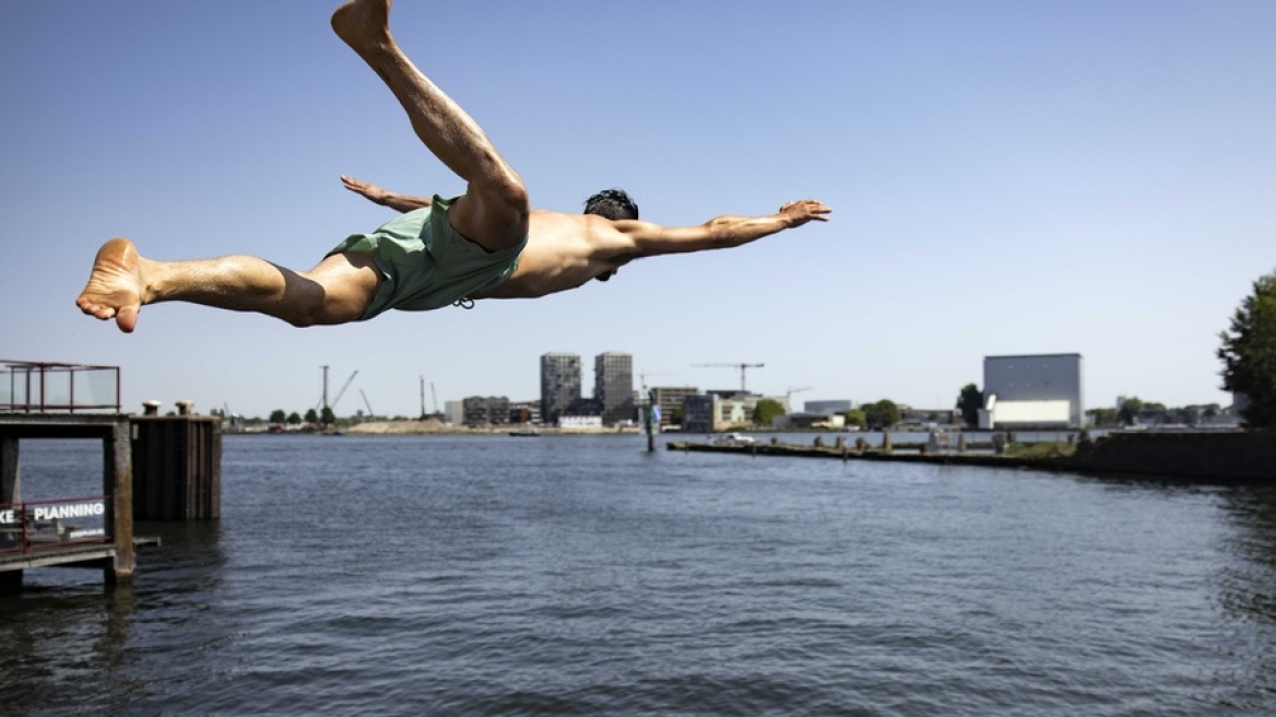 Βίντεο και φωτογραφίες: Η κλιματική αλλαγή χτυπά την Ευρώπη: Ξεράθηκαν τα δάση στη Σλοβενία, στο κόκκινο ξανά ο υδράργυρος