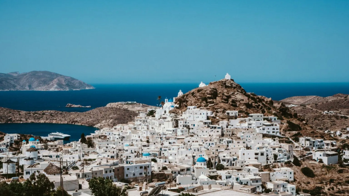 Το ελληνικό νησί που καταγράφει αύξηση πληθυσμού –4ο στην Ελλάδα, 1ο στις Κυκλάδες