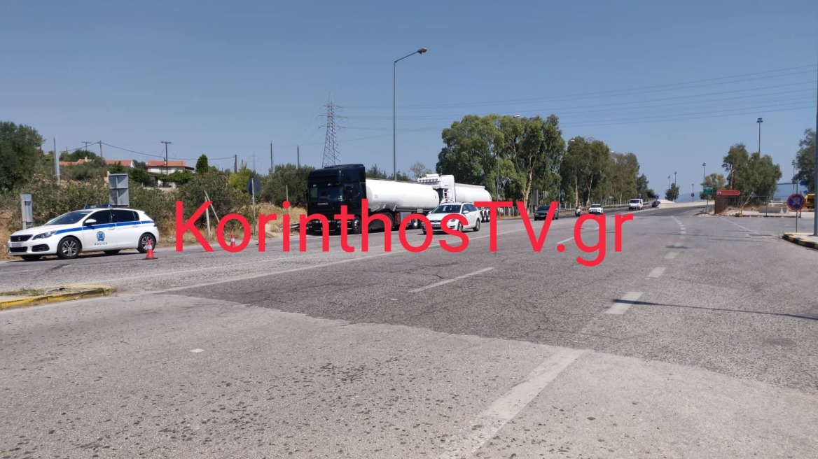 Μηχανή συγκρούστηκε με τροχόσπιτο στον Ισθμό - Ένας τραυματίας 