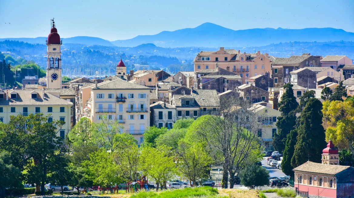 Κέρκυρα: Ιταλοί τουρίστες τραυμάτισαν καταστηματάρχη