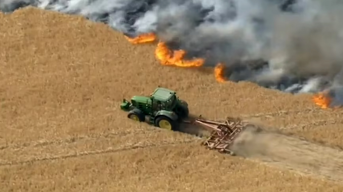 Αγγλία: Αγρότης-«ήρωας» γλίτωσε οικισμό από καταστροφή από την πύρινη λαίλαπα