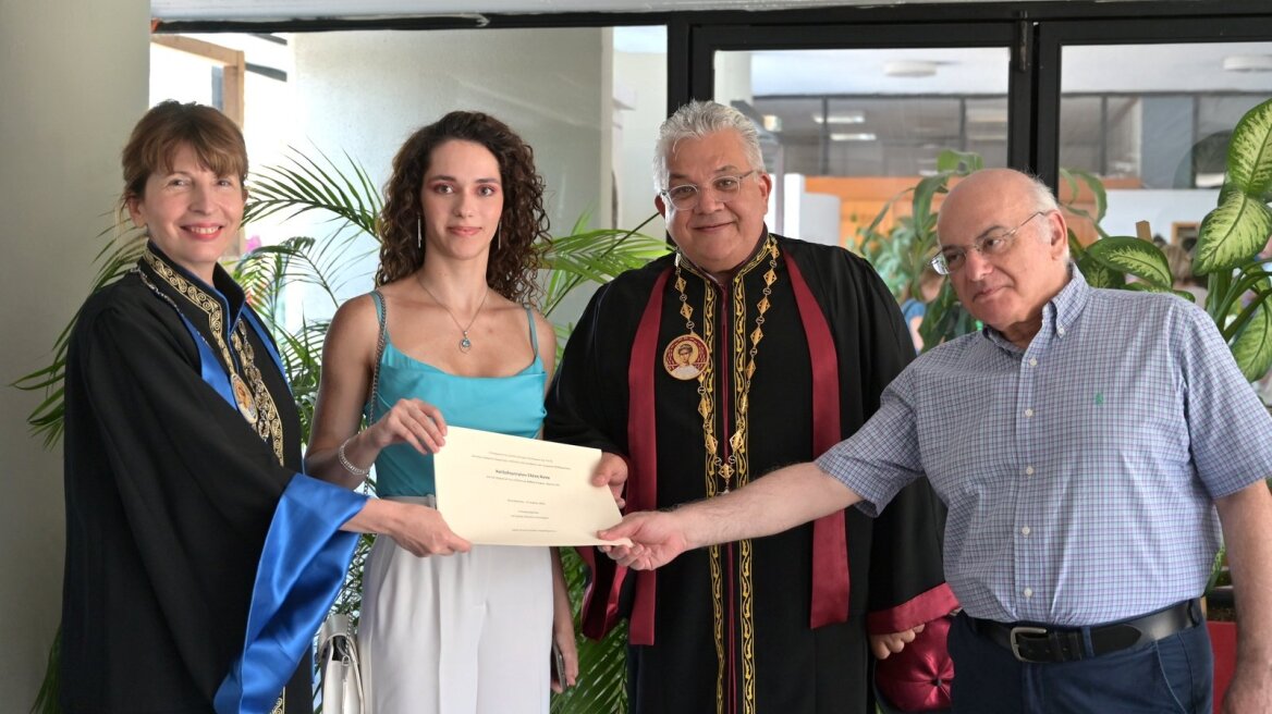 Φοιτήτρια έγραψε ιστορία στο ΑΠΘ - Αποφοίτησε με Άριστα, 10 από το Μαθηματικό