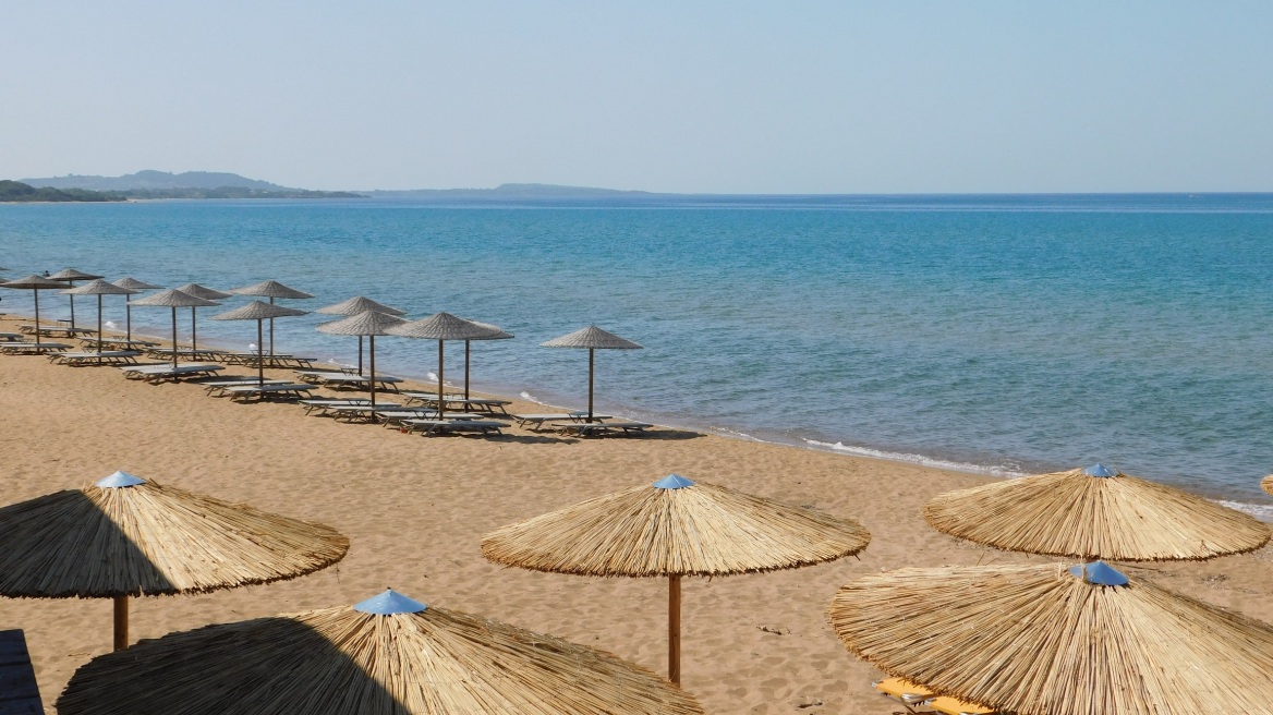 Κουρούτα – Ο εξαιρετικά δημοφιλής οικισμός της Ηλείας με την υπέροχη παραλία και την έντονη νυχτερινή ζωή