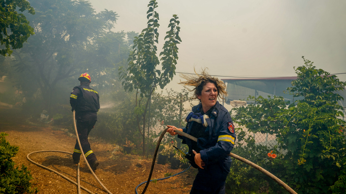 Φωτιά στη Λέσβο: Αναζωπυρώσεις με την ενίσχυση των ανέμων
