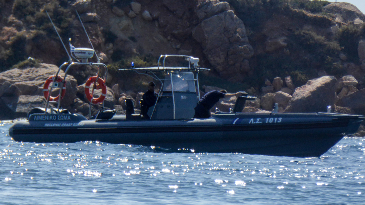 Ικαρία: Θρήνος στην Ακαμάτρα μετά τον εντοπισμό της σορού του 18χρονου κολυμβητή