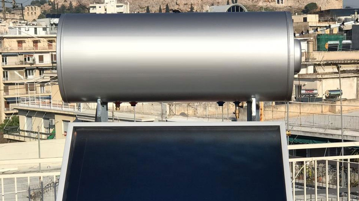 Η μάχη της ταράτσας: Φωτοβολταϊκά ή ηλιακός;