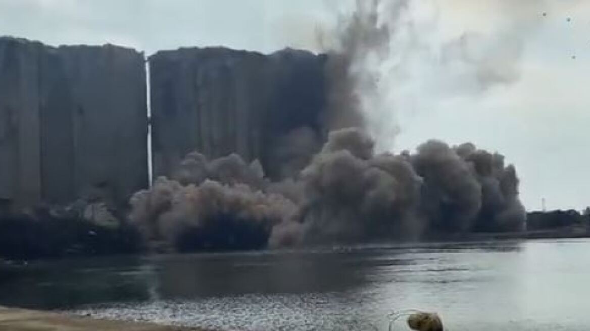 Λίβανος: Κατέρρευσε μέρος των σιλό στο λιμάνι της Βηρυτού, ύστερα από πυρκαγιά - Δείτε βίντεο