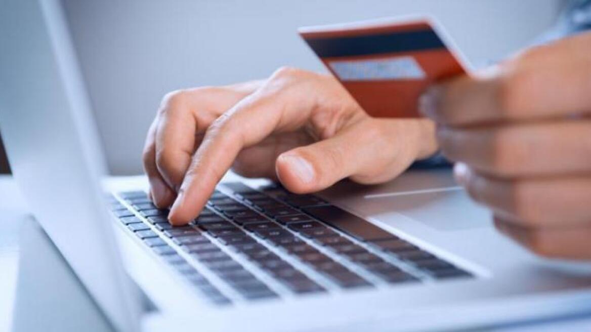 Αμφιλοχία: Απατεώνας προσποιήθηκε τον πελάτη και «έφαγε» 10.000 ευρώ