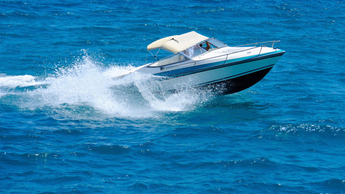 Κάρυστος: Επέμβαση λιμενικού για ταχύπλοο που έβαζε νερά