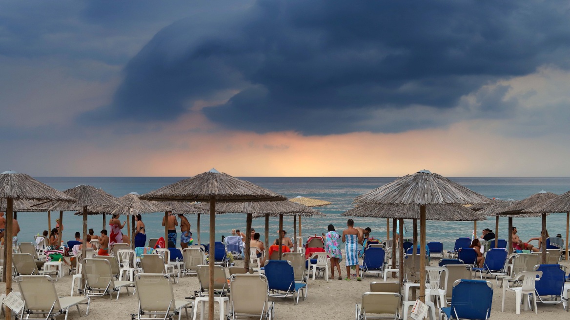 Καιρός: Συννεφιασμένος σήμερα, με υψηλές θερμοκρασίες