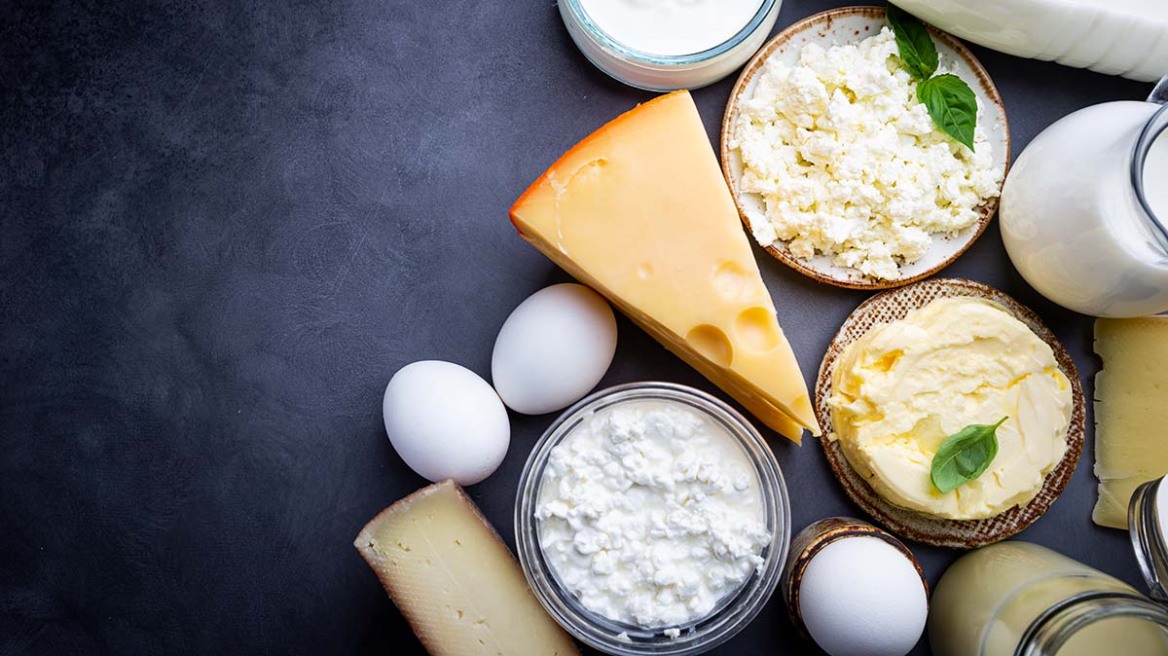 Το τυρί που δυναμώνει τα οστά χωρίς να ανεβάζει τη χοληστερόλη – Ένα κομμάτι την ημέρα αρκεί