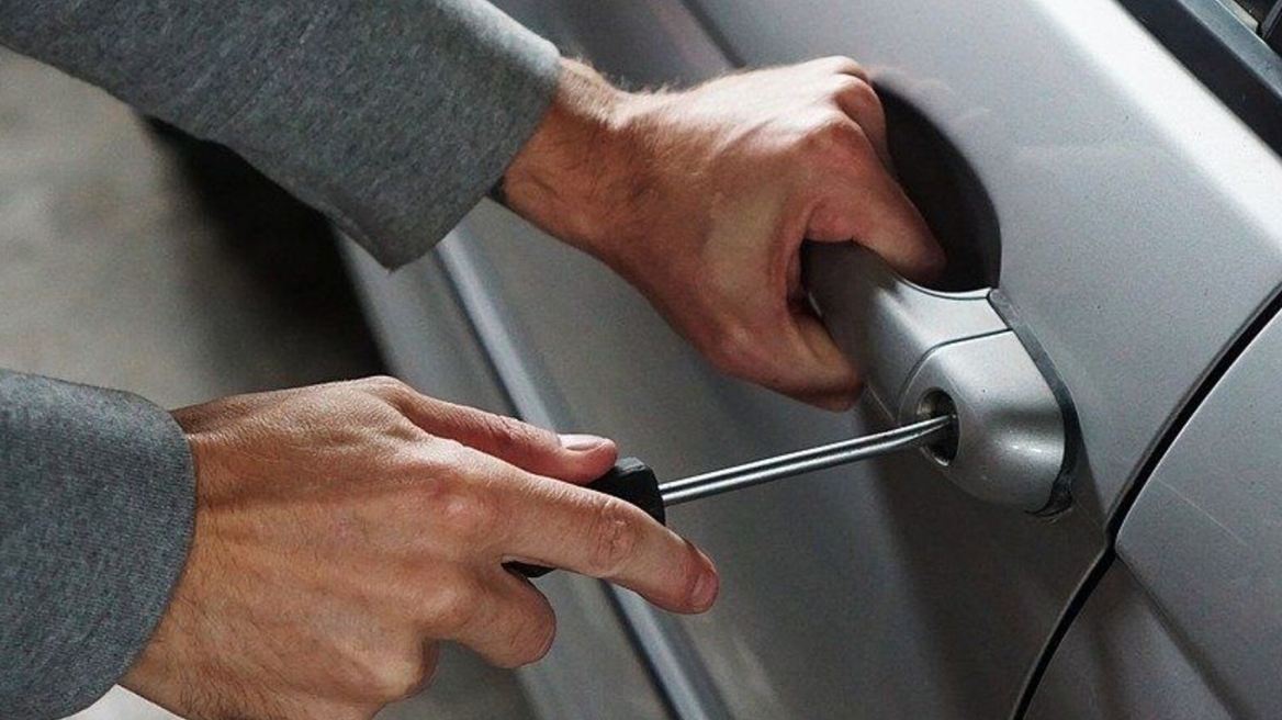 Επίδαυρος: Παραβίασαν 11 οχήματα λουόμενων μέσα σε λίγα λεπτά