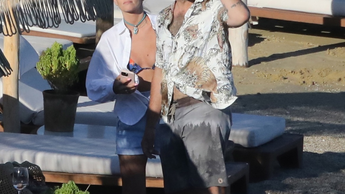 Αθηνά Οικονομάκου - Φίλιππος Μιχόπουλος: Μαζί στην παραλία 