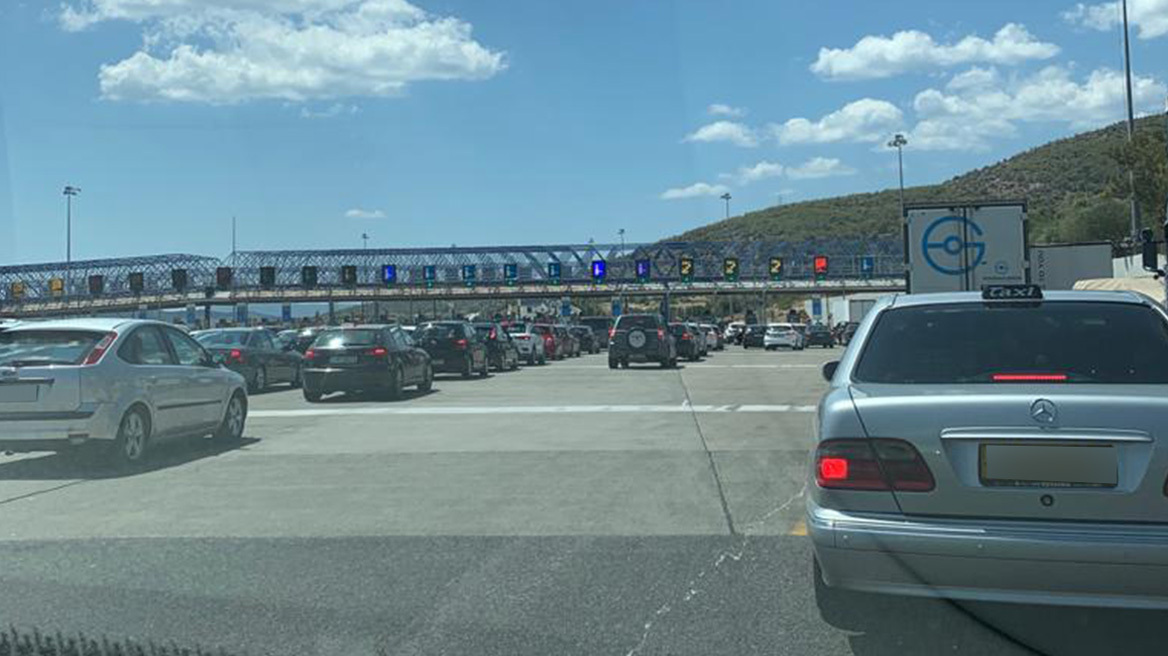 H μεγάλη έξοδος των εκδρομέων του Αυγούστου - Ουρές στα διόδια Ελευσίνας