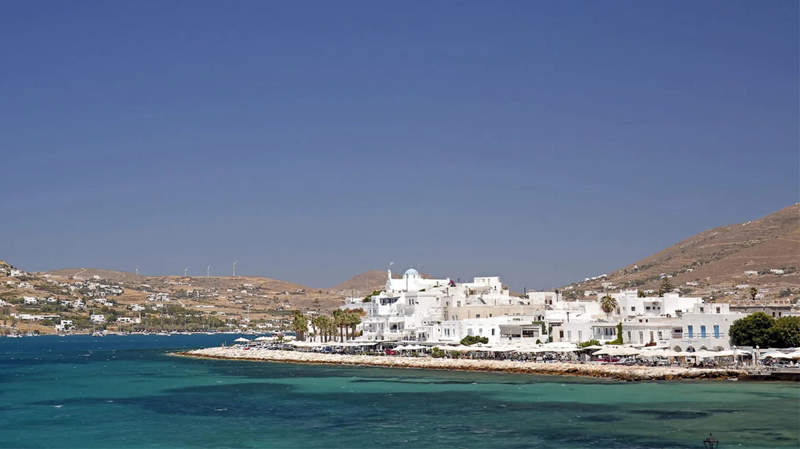 Παροικιά: Το όμορφο λιμάνι της Πάρου είναι από μόνο του ένας ξεχωριστός προορισμός