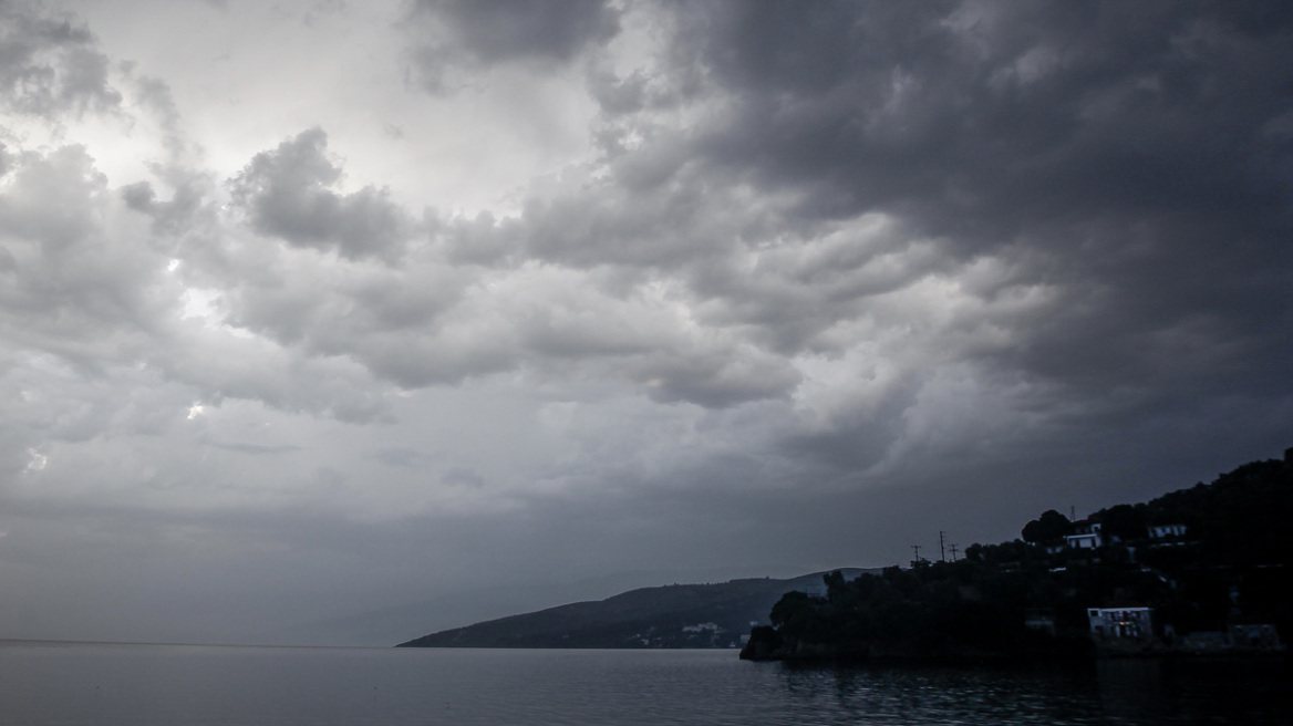 Καιρός: Έρχονται μπουρίνια μέσα στη βδομάδα - Πώς θα κινηθούν, τι καιρό θα κάνει το Δεκαπενταύγουστο