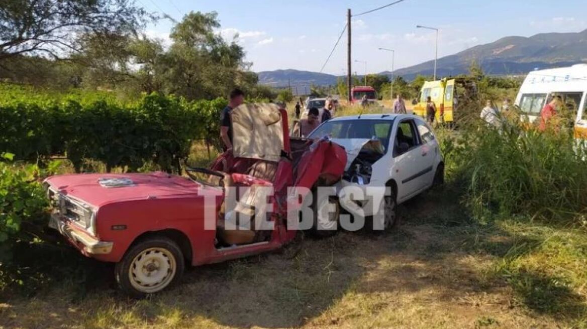 Αχαΐα: «Δίπλωσε» αυτοκίνητο από σφοδρή σύγκρουση, στο νοσοκομείο ηλικιωμένος οδηγός (φωτογραφίες)