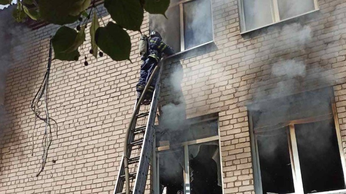 Πόλεμος στην Ουκρανία: Τουλάχιστον έξι νεκροί από ρωσικούς βομβαρδισμούς σε πόλη της ανατολικής Ουκρανίας