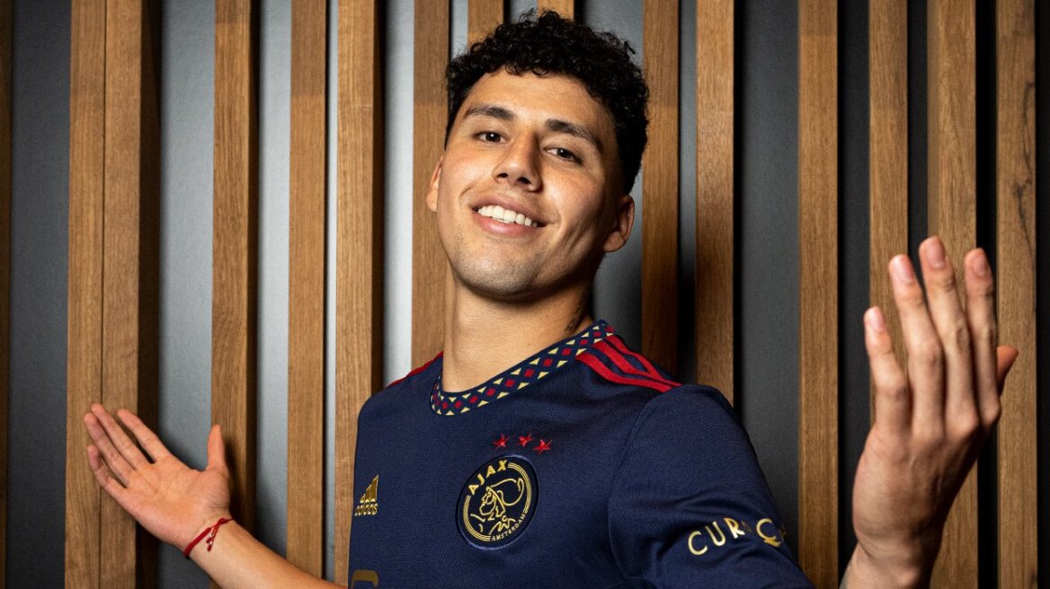 Άγιαξ: Ανακοίνωσε τον Μεξικανό δεξιό μπακ Χόρχε Σάντσεθ