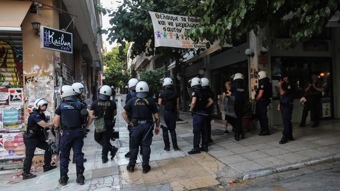 Εξάρχεια: Νέα ένταση στην πλατεία το πρωί για το μετρό - Δύο συλλήψεις