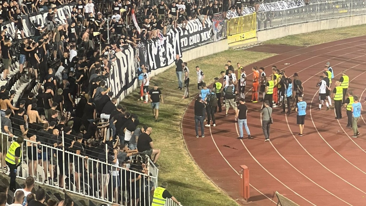 Europa League: Οπαδοί της Παρτίζαν ανάγκασαν τους παίκτες να βγάλουν τις φανέλες μετά τον αποκλεισμό - Δείτε βίντεο