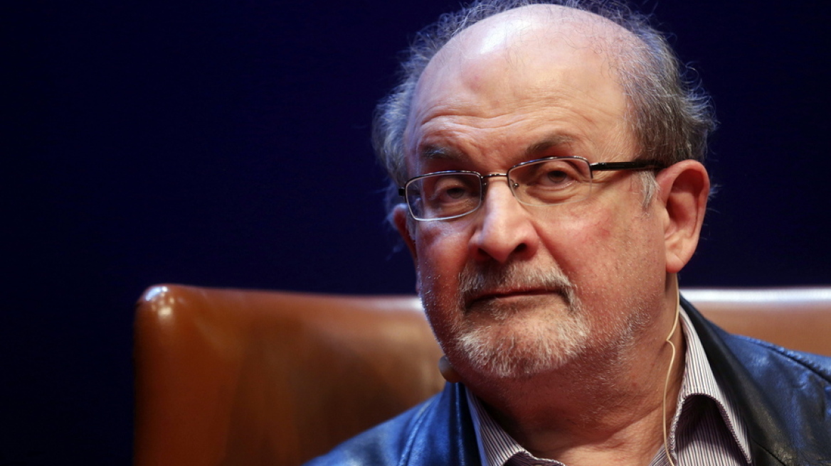 «Επίθεση κατά της ελευθερίας του λόγου» – Οι αντιδράσεις για την απόπειρα δολοφονίας του Ρουσντί