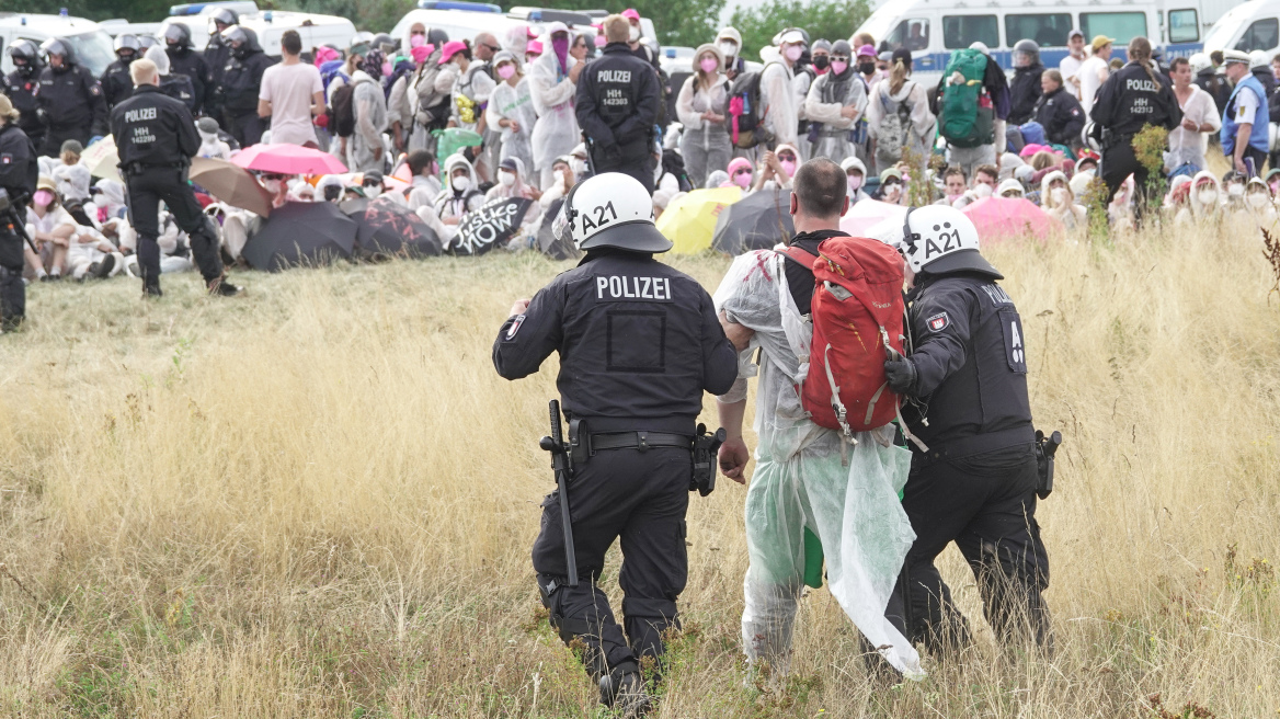 Γερμανία: Συγκρούσεις διαδηλωτών-αστυνομίας σε κινητοποίηση για το κλίμα στο Αμβούργο	