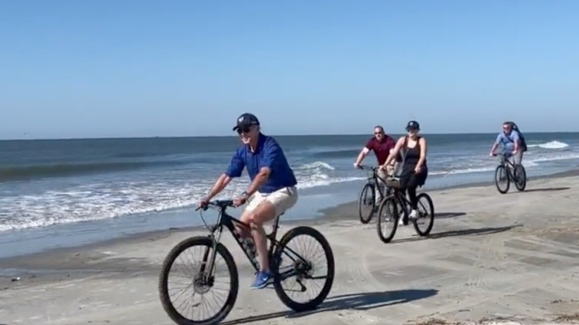 Βόλτα με ποδήλατο στην παραλία για τον Τζο και την Τζιλ Μπάιντεν