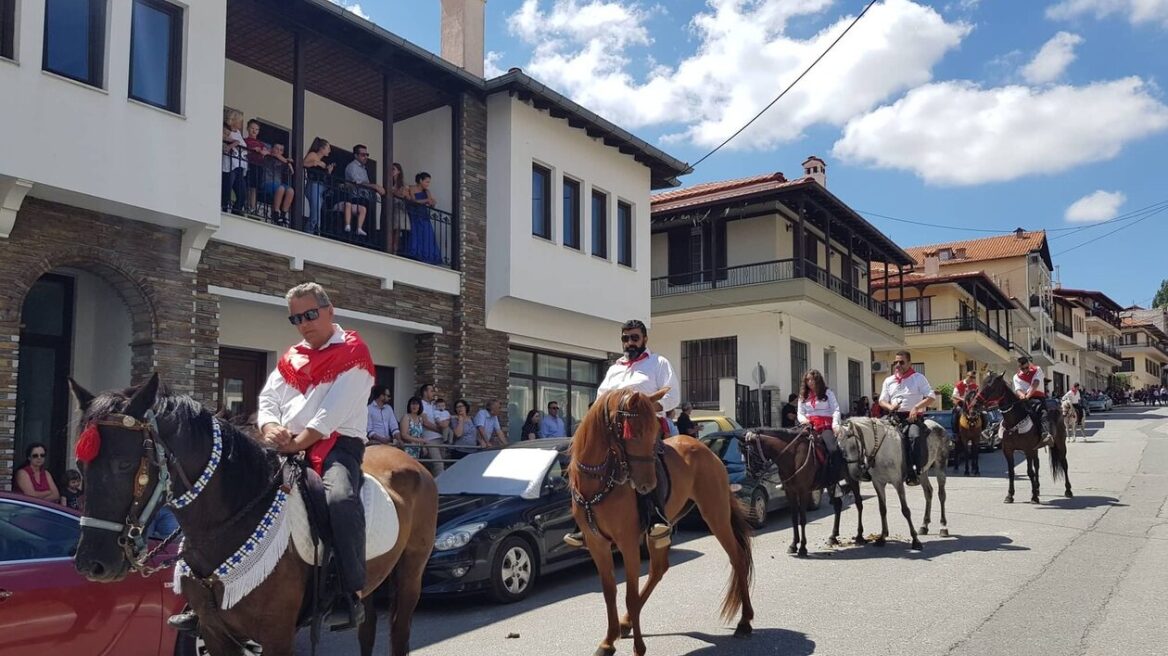 Σιάτιστα Κοζάνης: Το έθιμο των καβαλάρηδων της Παναγιάς - Πώς ξεκίνησε και τι συμβολίζει