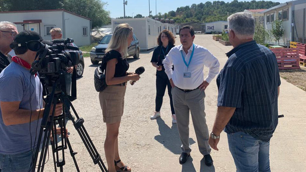 Μηταράκης από τον Έβρο: Οι Τούρκοι έσπρωξαν δια της βίας τους μετανάστες προς το ελληνικό έδαφος