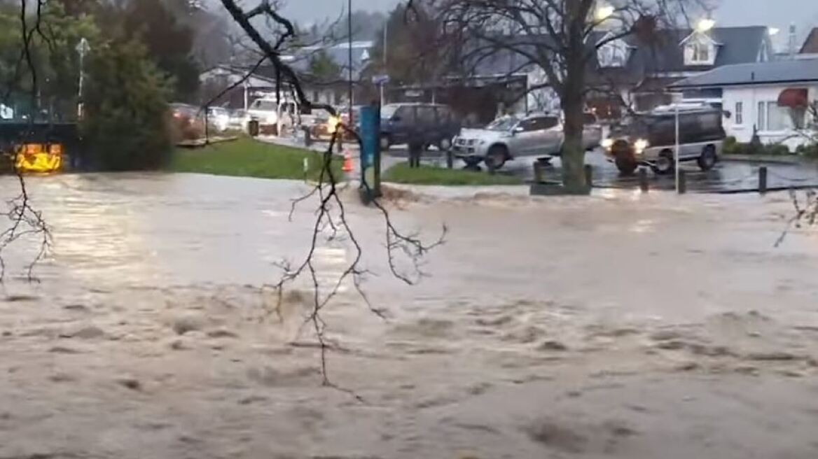 Νέα Ζηλανδία: Πλημμύρισαν ποτάμια, κατοικίες και δρόμοι από τις καταρρακτώδεις βροχές