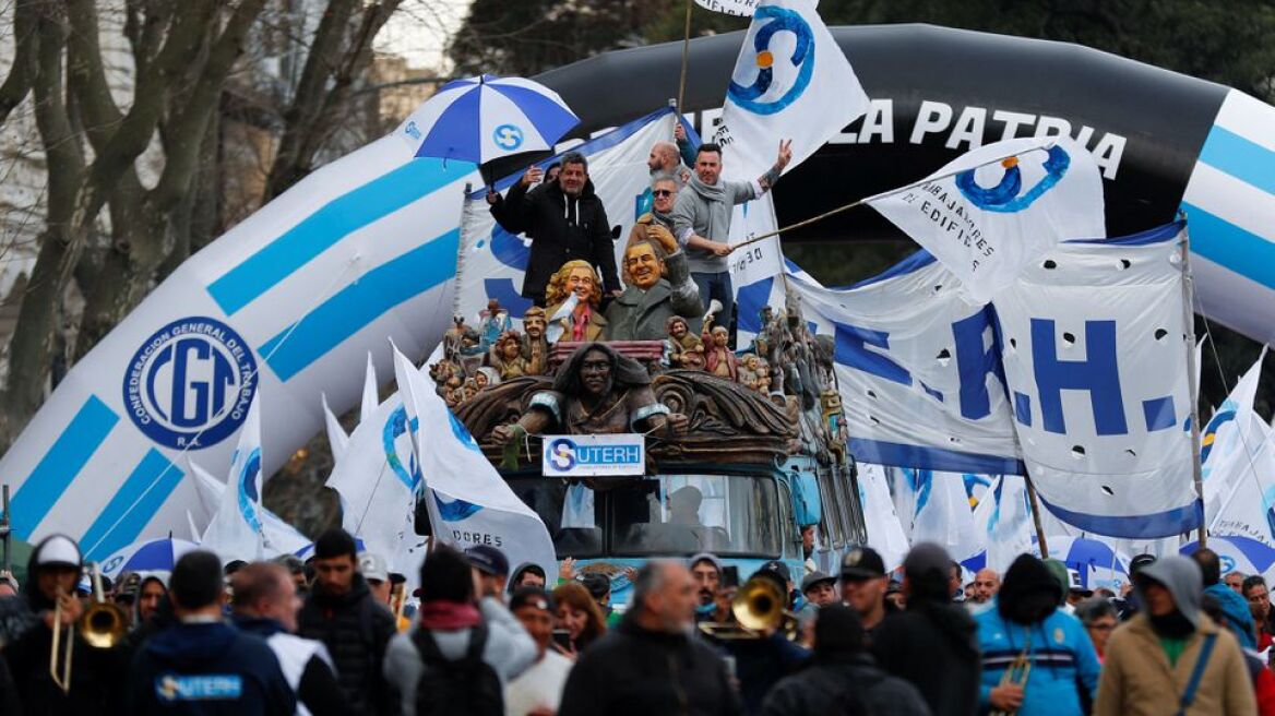 Αργεντινή: Χιλιάδες διαδηλωτές ζητούν αυξήσεις μισθών και μέτρα για την καταπολέμηση του πληθωρισμού