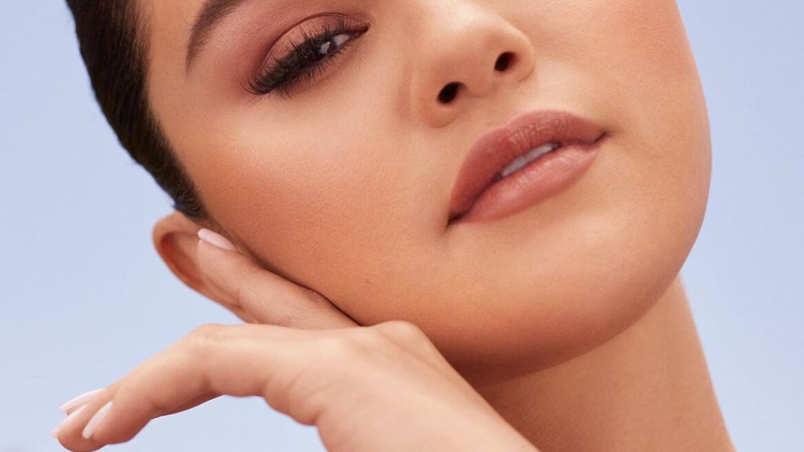 Selena Gomez: Η πρωινή της ρουτίνα περιποίησης πριν το μακιγιάζ
