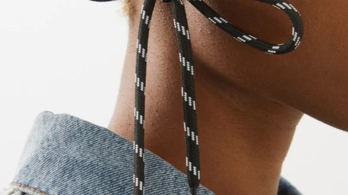 Εσείς θα δοκιμάζατε αυτά τα σκουλαρίκια αξίας 195 ευρώ;