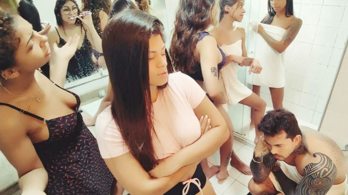 Η «έπαυλη της αγάπης»: Βραζιλιάνος συζεί με τις... οκτώ γυναίκες του και προκαλεί οργή στους γείτονες 