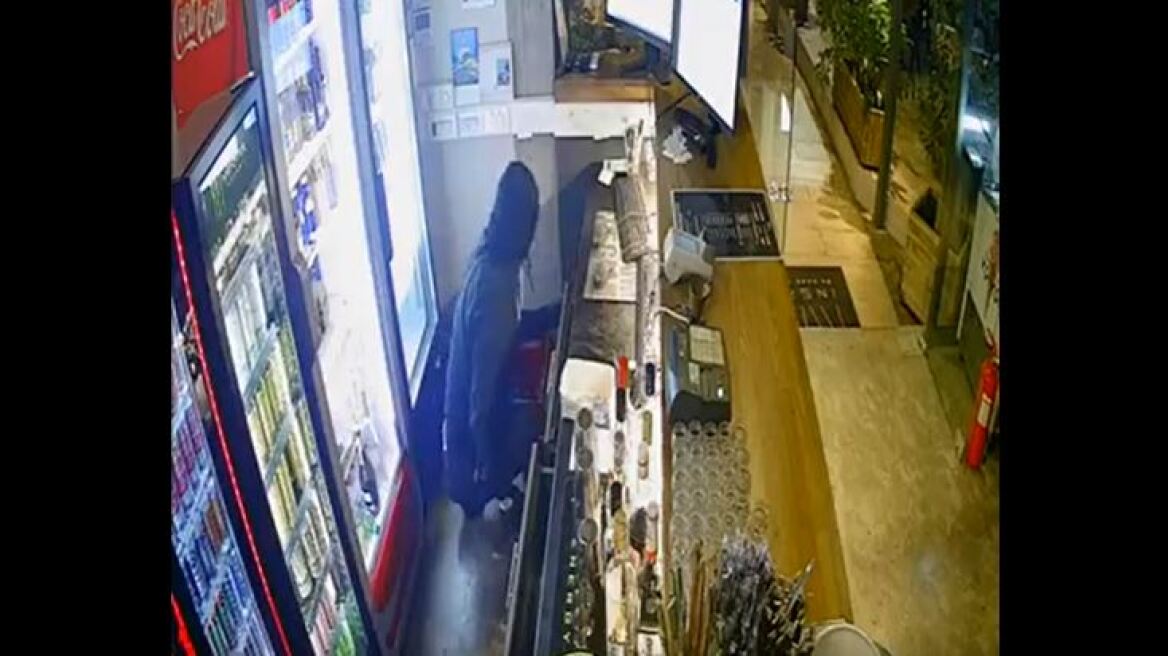 Ζωγράφου: Καρέ-καρέ η ένοπλη ληστεία σε καφετέρια