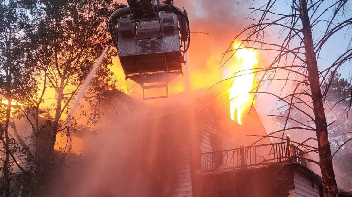 Τυλίχθηκε στις φλόγες το κτήριο που ενέπνευσε τη δημιουργό του “Dirty Dancing”