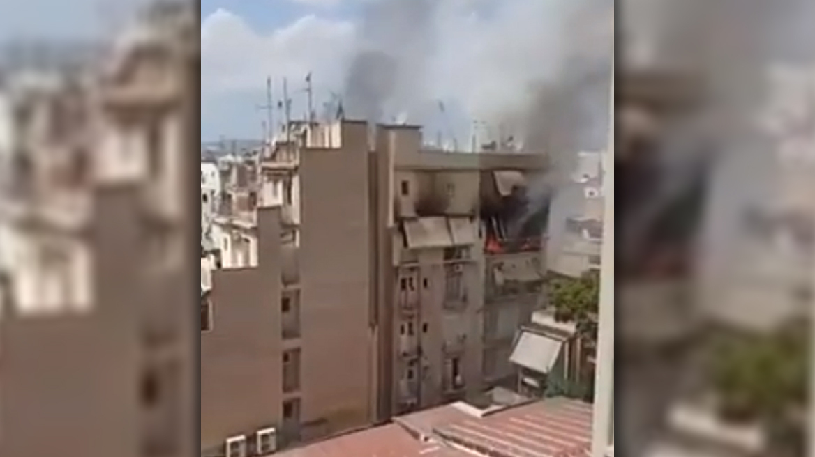 Φωτιά σε διαμέρισμα στην οδό Φυλής - Δείτε βίντεο