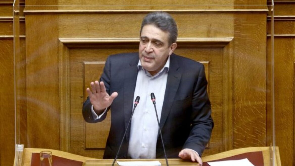 Κρήτη: Βουλευτής του ΣΥΡΙΖΑ προσπερνούσε παράνομα και ζήτησε και τα ...ρέστα από τους αστυνομικούς