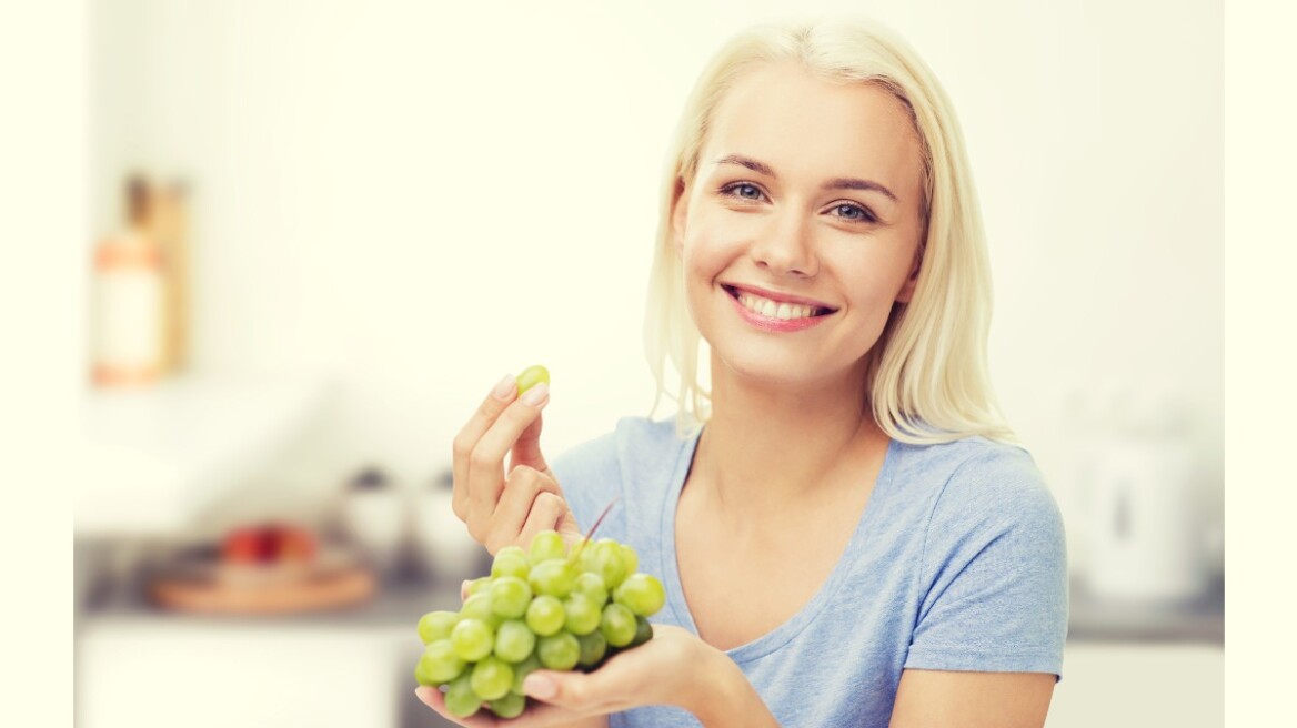 Το αντιοξειδωτικό φρούτο που προστατεύει από το λιπώδες ήπαρ και την άνοια