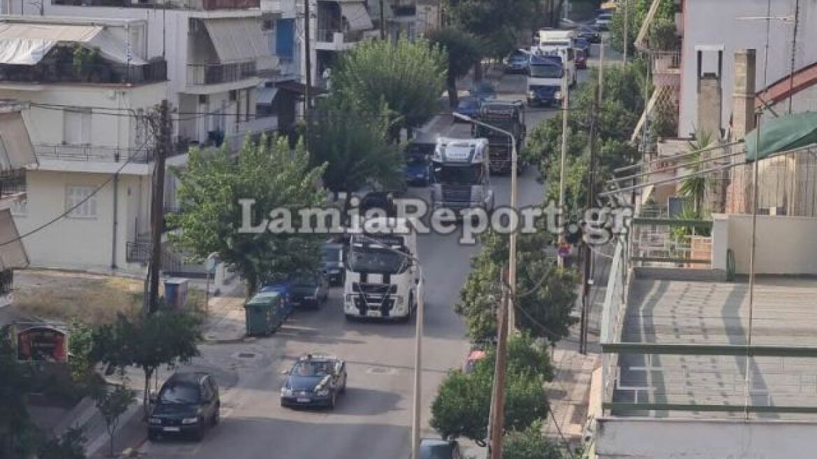 Λαμία: Γάμος με... νταλίκες και κόρνες στην πόλη