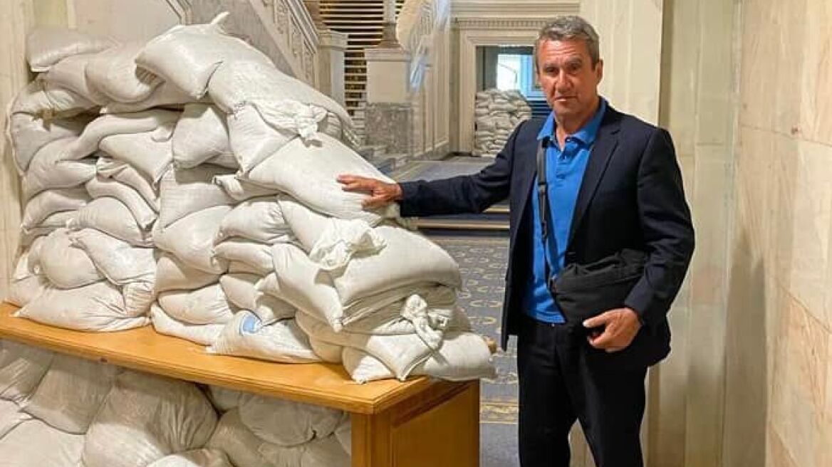 Στο εμπόλεμο Κίεβο ο Λοβέρδος - Επισκέφθηκε το ουκρανικό κοινοβούλιο