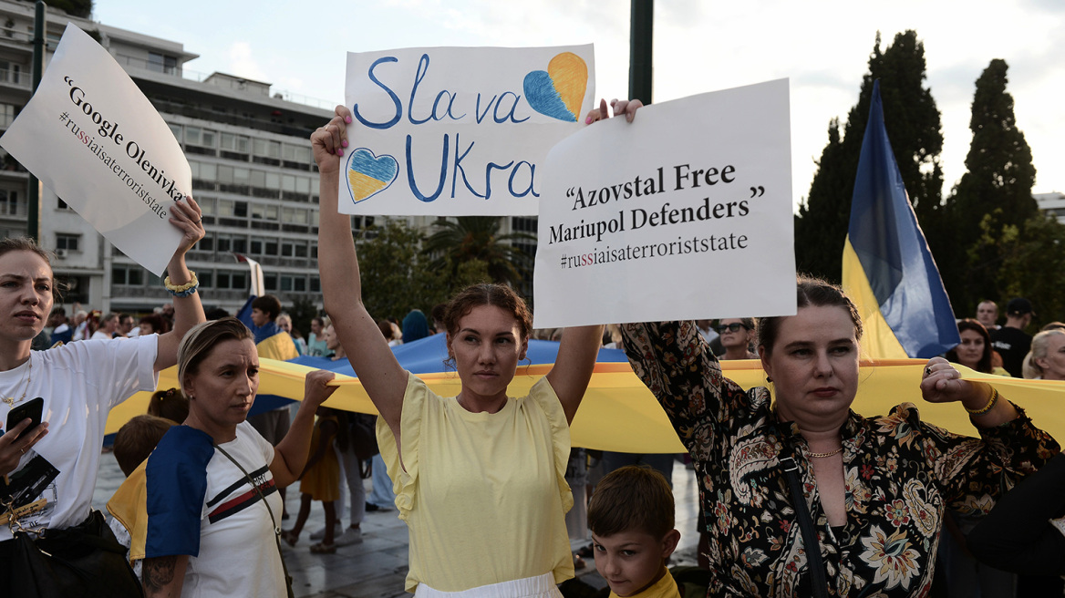 Μεγάλη εκδήλωση για την ανεξαρτησία της Ουκρανίας στο Σύνταγμα - Δείτε εικόνες