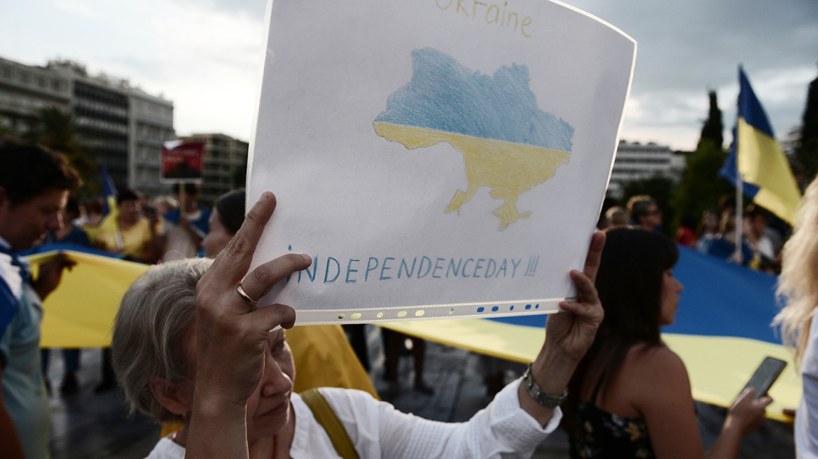 Μεγάλη εκδήλωση για την ανεξαρτησία της Ουκρανίας στο Σύνταγμα - Δείτε εικόνες