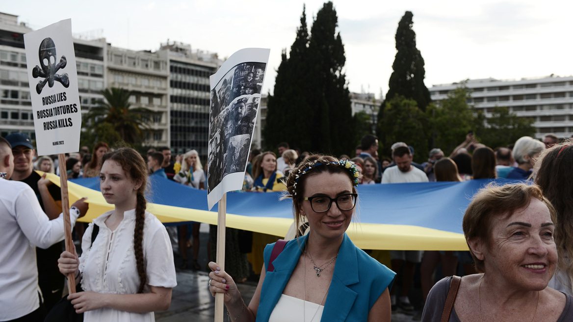 Μεγάλη εκδήλωση για την ανεξαρτησία της Ουκρανίας στο Σύνταγμα - Δείτε εικόνες